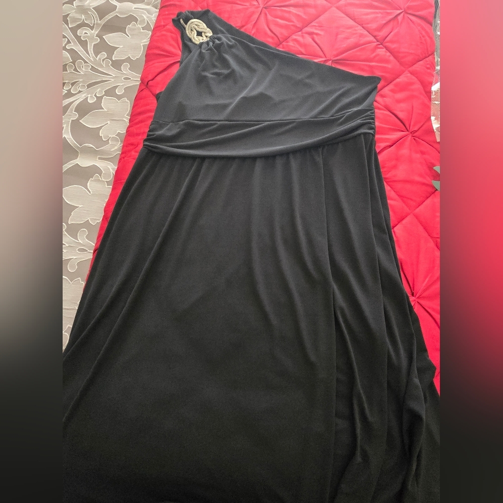 Elegant Black One-Shoulder Dress